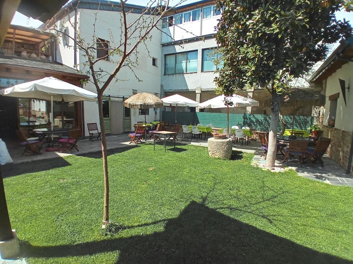 Hostal La Medina De Camponaraya Kültér fotó