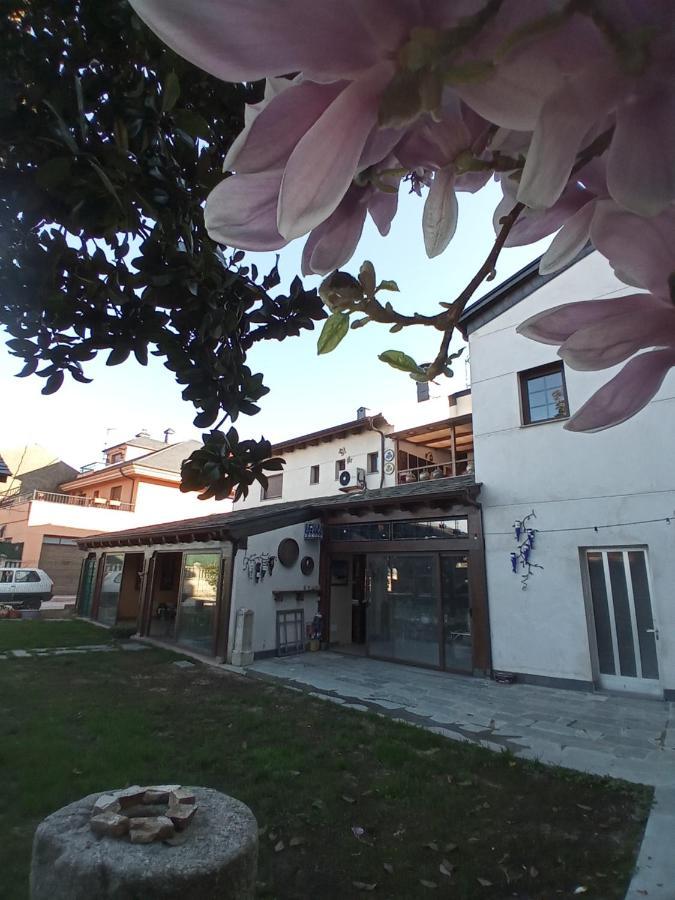 Hostal La Medina De Camponaraya Kültér fotó