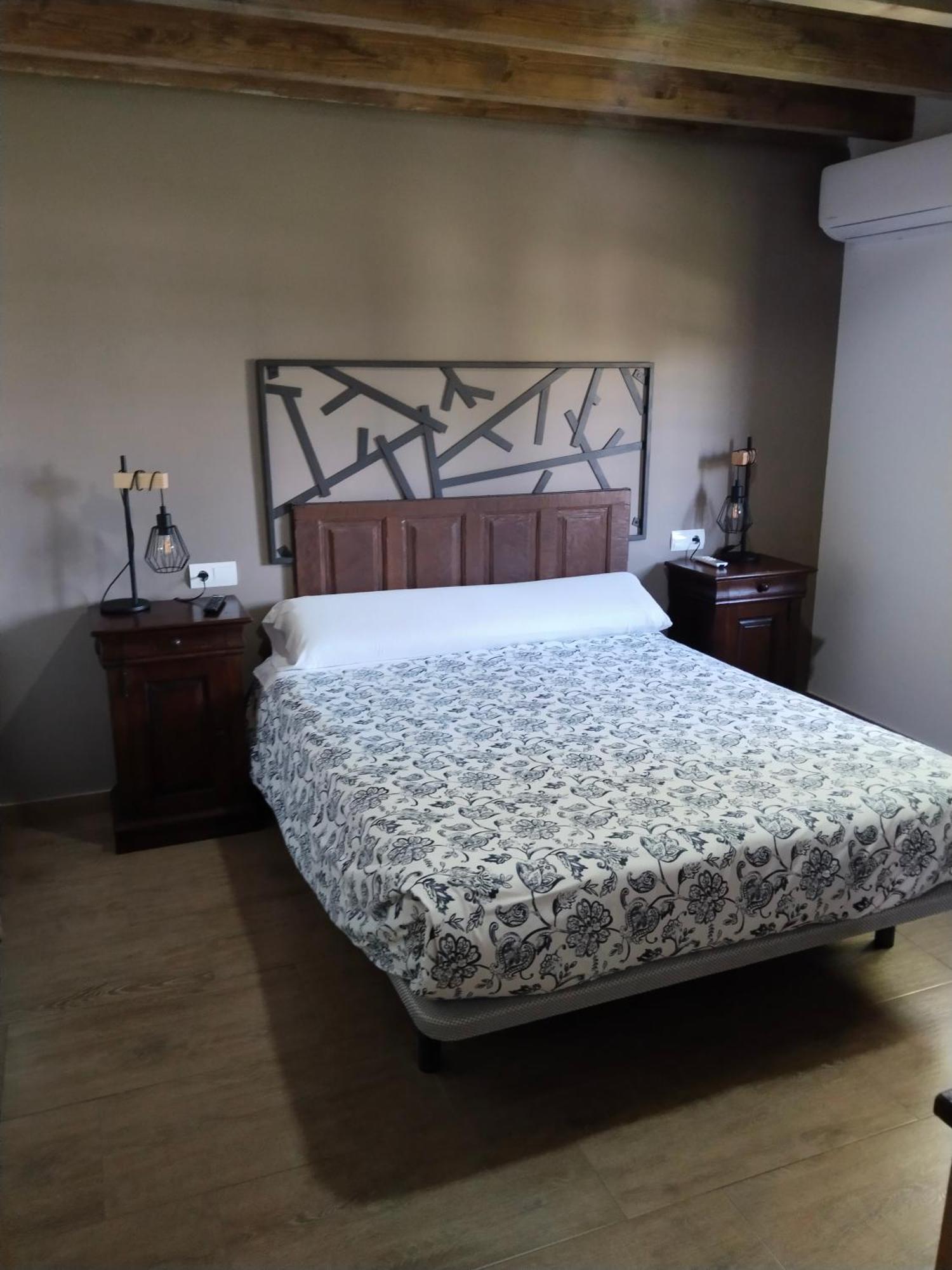 Hostal La Medina De Camponaraya Kültér fotó